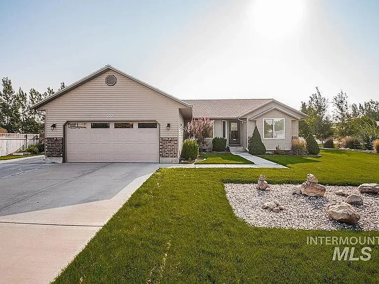 2221 S Frontier Dr — Photo 4