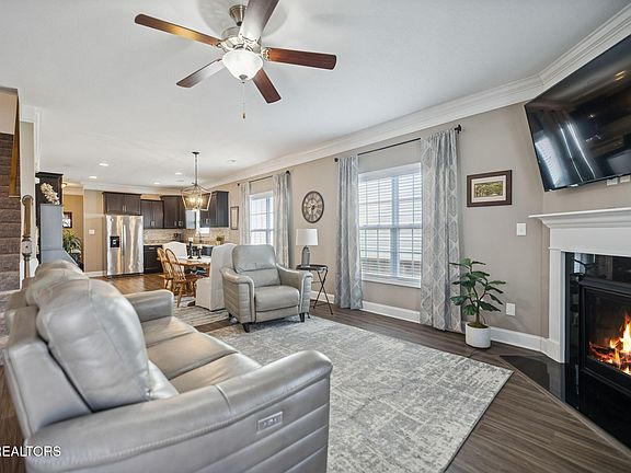 5th image of 515 Broadberry Ave