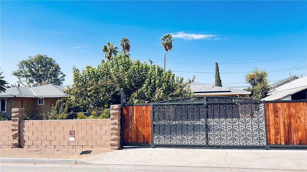 2 bed, 900 sqft, $1,350 — Photo 1