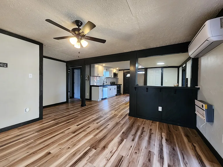 23 W Anderson St — Photo 2