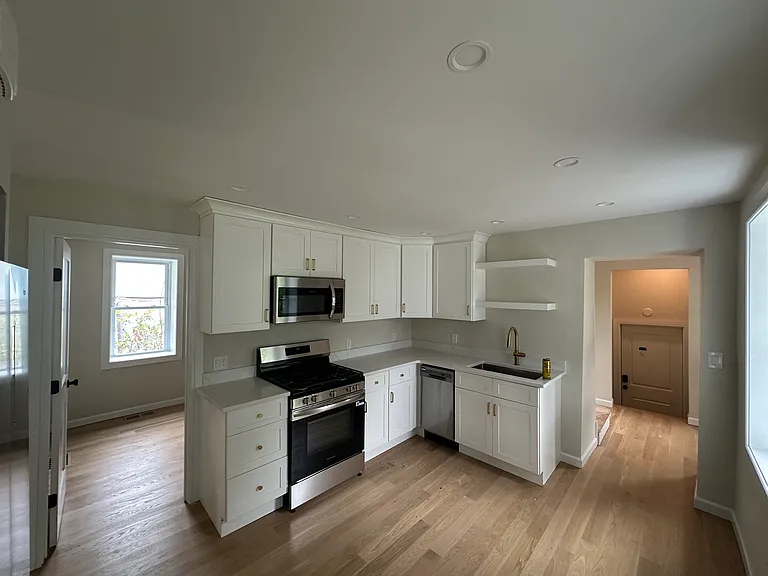 84 Adelaide St #1 — Photo 7