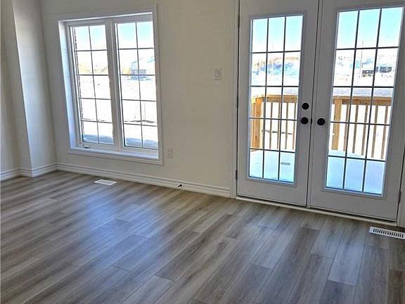 3rd image of 14 Elsegood Dr