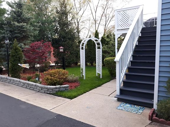 3rd image of 26070 W Oak Cir #1