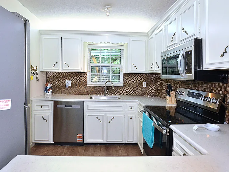900 Jasmine Ln #9A — Photo 11