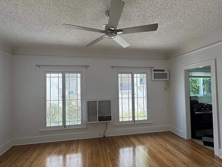 1949 N Vermont Ave #4 — Photo 5