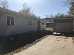6715 SW Briarmeade Ln, Topeka, KS 66619