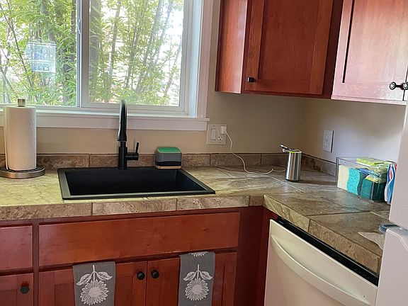 4th image of 495 SW Hillwood Ct