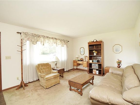 5th image of 534 Royston Dr