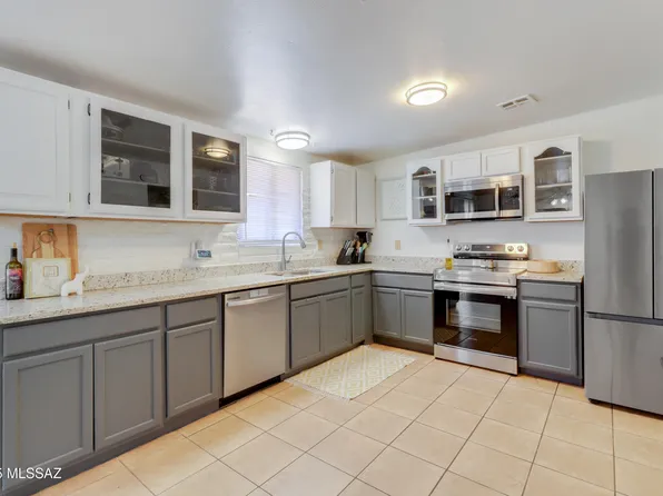 7231 E Pomegranate St, Tucson, AZ 85730