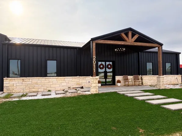 2011 S Mesquite St, Monahans, TX 79756