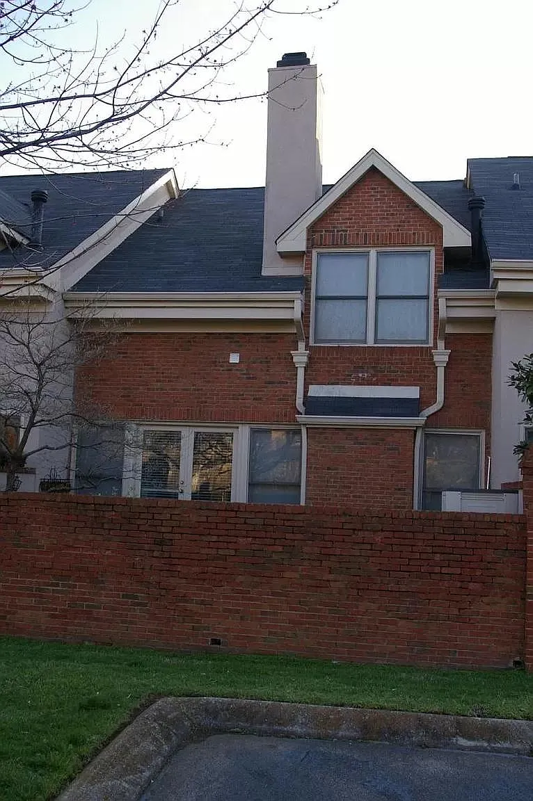 3313 Fairmont Dr — Photo 3