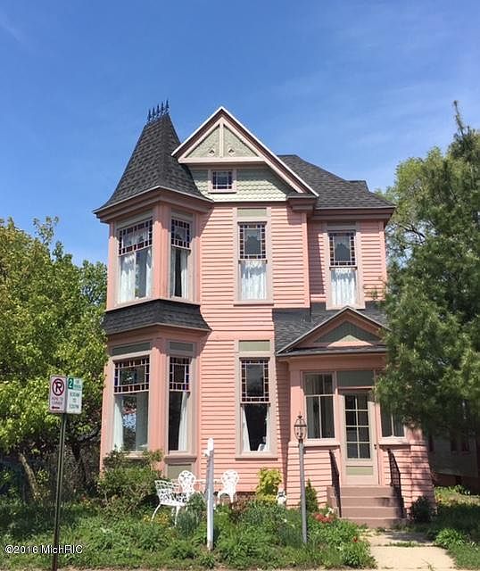 1st image of 464 W Clay Ave