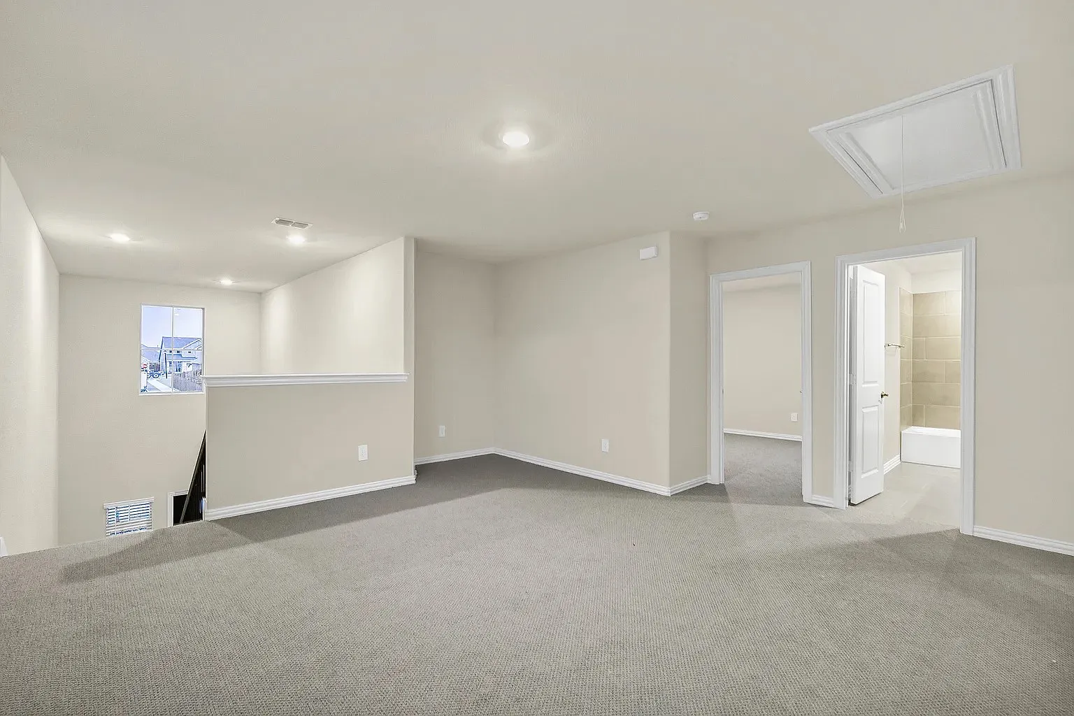 4 bed, 2097 sqft, $2,300 — Photo 4