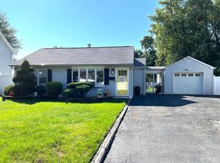 4 Crescent Rd, Edison, NJ 08817