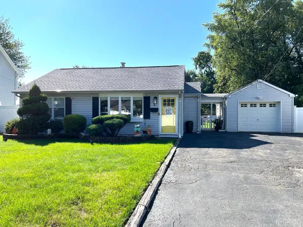 4 Crescent Rd, Edison, NJ 08817