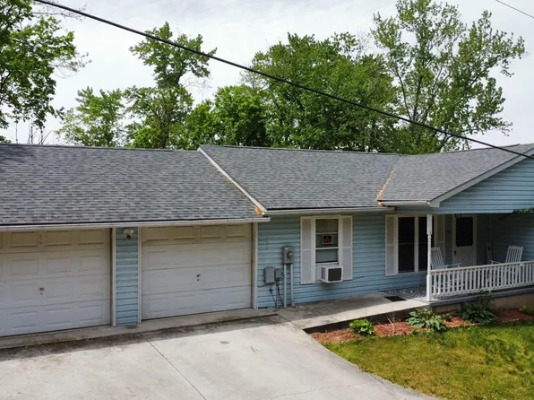 51 River St, Paw Paw, WV 25434