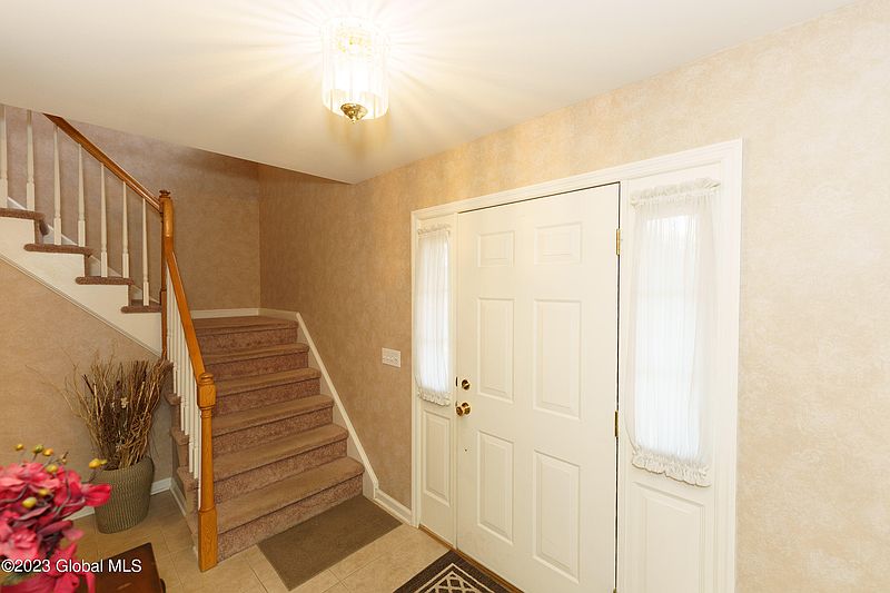 5th image of 20 Katelyn Place