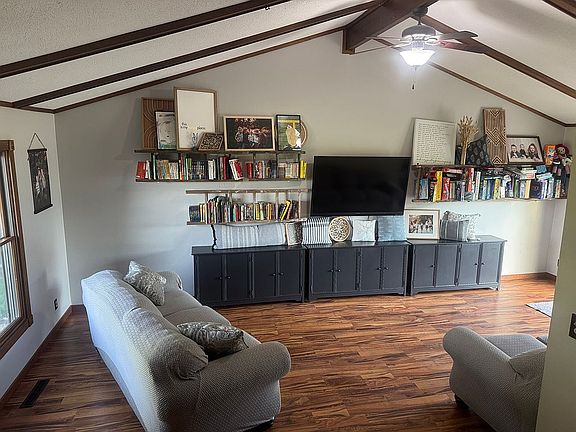 4th image of 2098 Iowa Ave