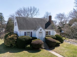 8 Maple Ter, Waterford, CT 06385