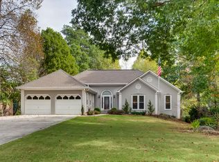 566 Picketts Lake Dr, Acworth, GA 30101