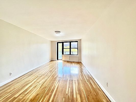 2nd image of 483 Ocean Pkwy APT 3D