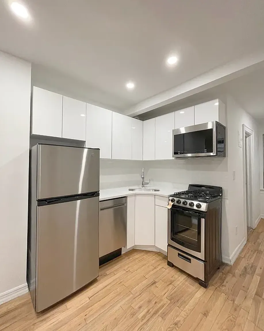 60 West 8th Street — Photo 2
