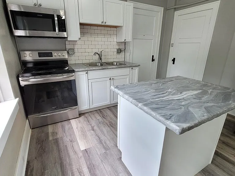 546 Dakota Ave S #1 — Photo 5