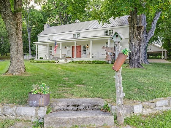 5th image of 3201 Herbert Dr