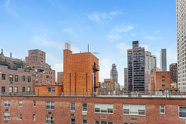 Sold by Corcoran | media 21