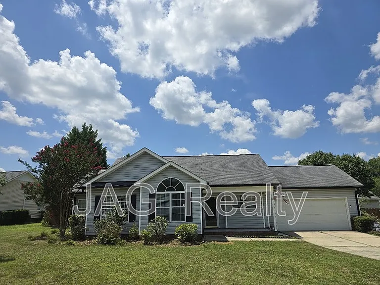 608 Pepper Ann Ln — Photo 1