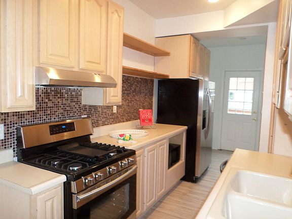 Ample maple cabinets, new SS