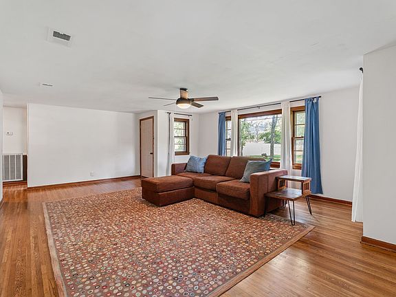 5th image of 400 Farris Ave