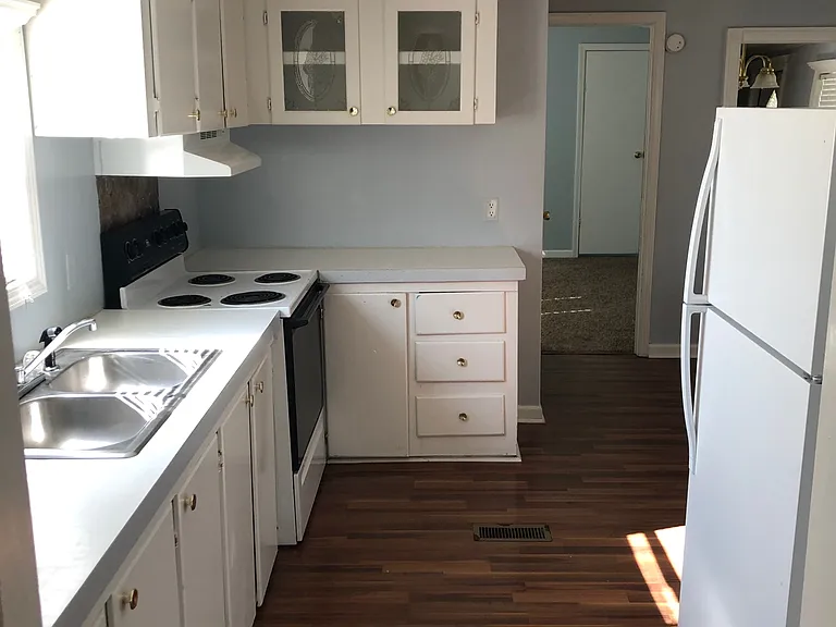 111 Washington Dr NE — Photo 3