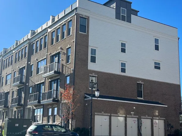 42732 Delcarnia Ter, Ashburn, VA 20147