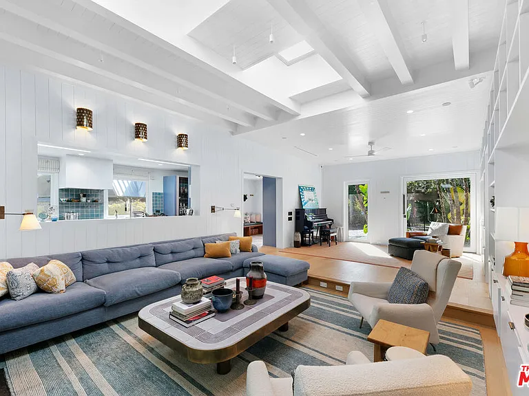 7038 Dume Dr — Photo 10