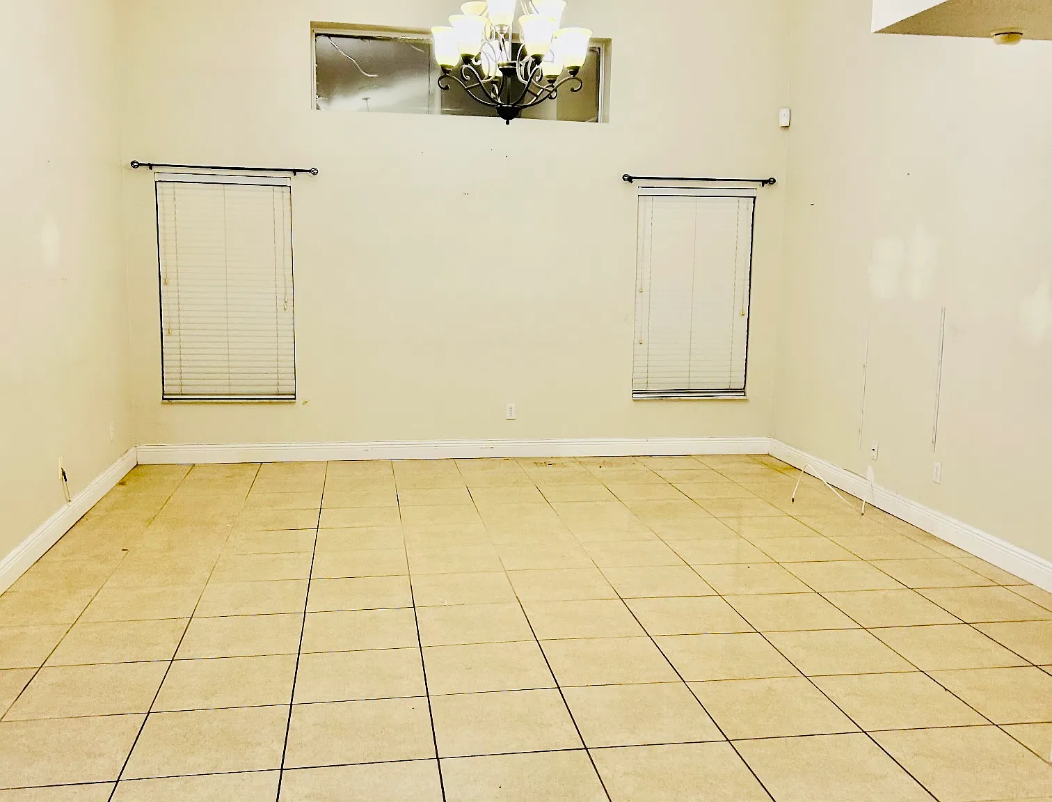 4 bed, 2.5 bath, 2270 sqft, $2,400 — Photo 2