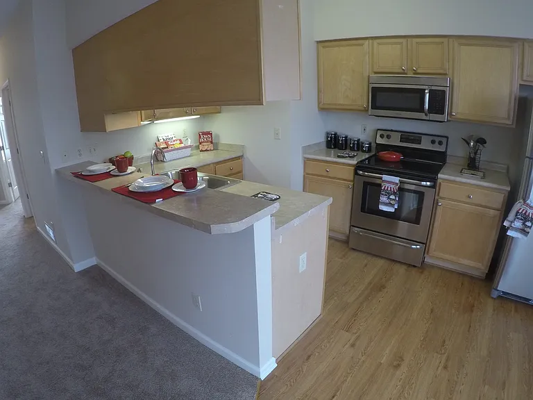 Portledge Commons, 1 and 2 Bedroom apartments, carport, central Lafayette — Photo 4