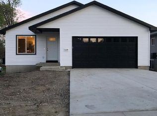 1139 Parker St, Cedar Falls, IA 50613
