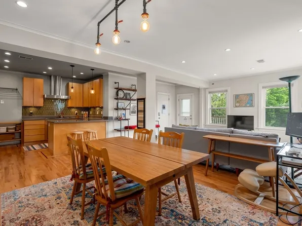 211 E Cottage St #2, Dorchester, MA 02125