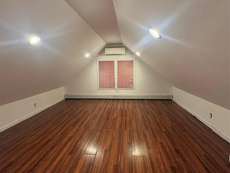 125 Washington Ave — Photo 17