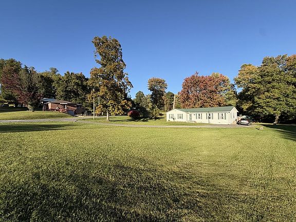 4th image of 1718 Maxwell Hill Rd