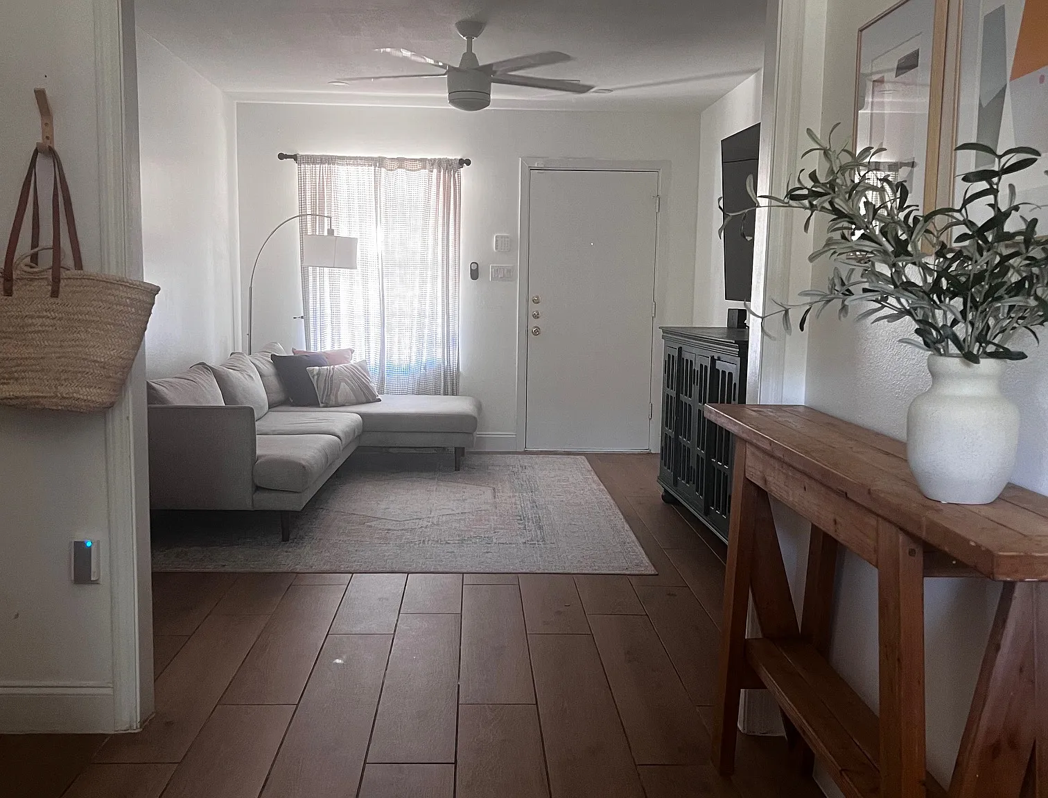 3 bed, 910 sqft, $2,800 — Photo 2