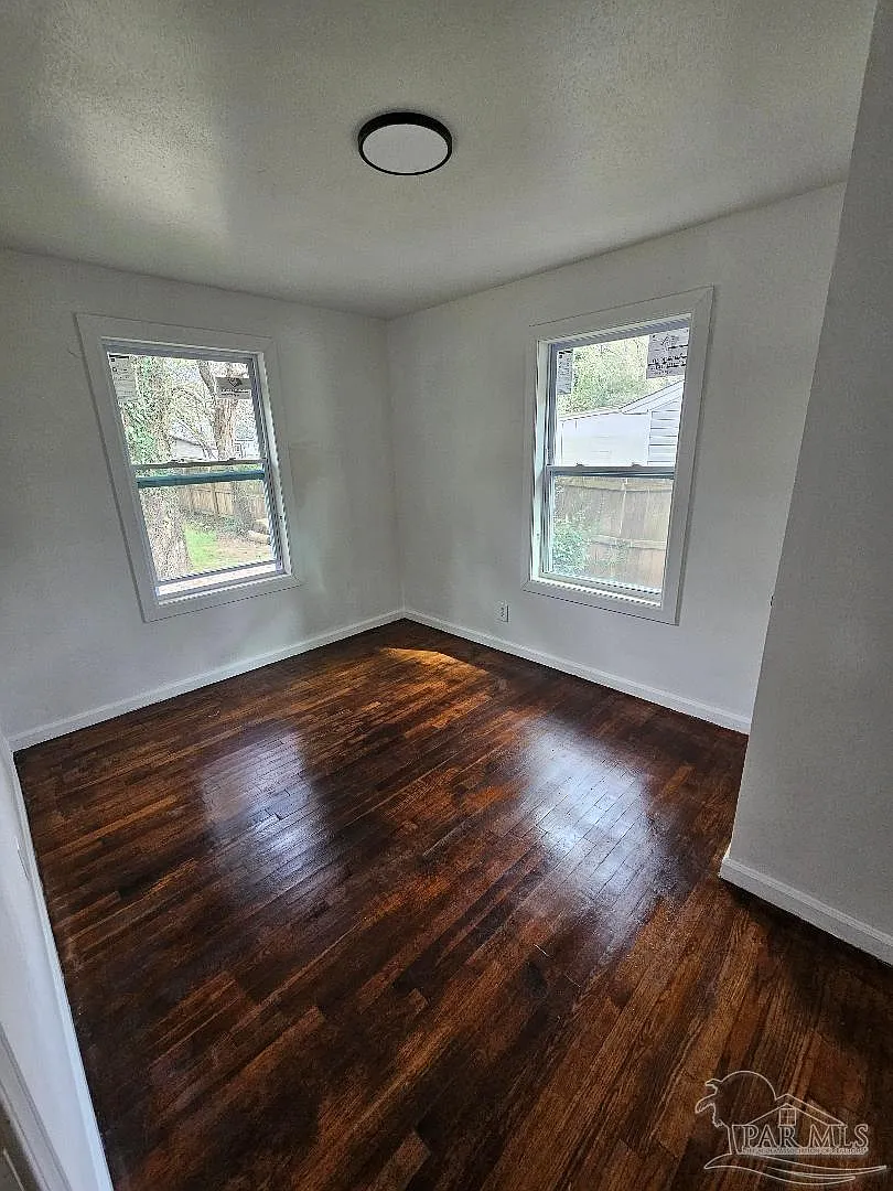 3 bed, 928 sqft, $1,500 — Photo 2