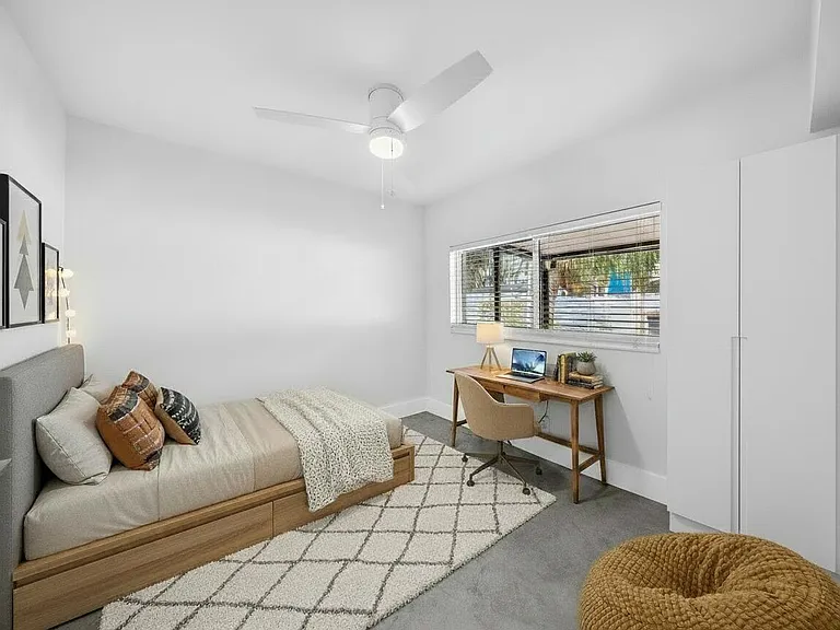 1721 N 16th Ct — Photo 37