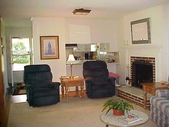 Den w/fireplace