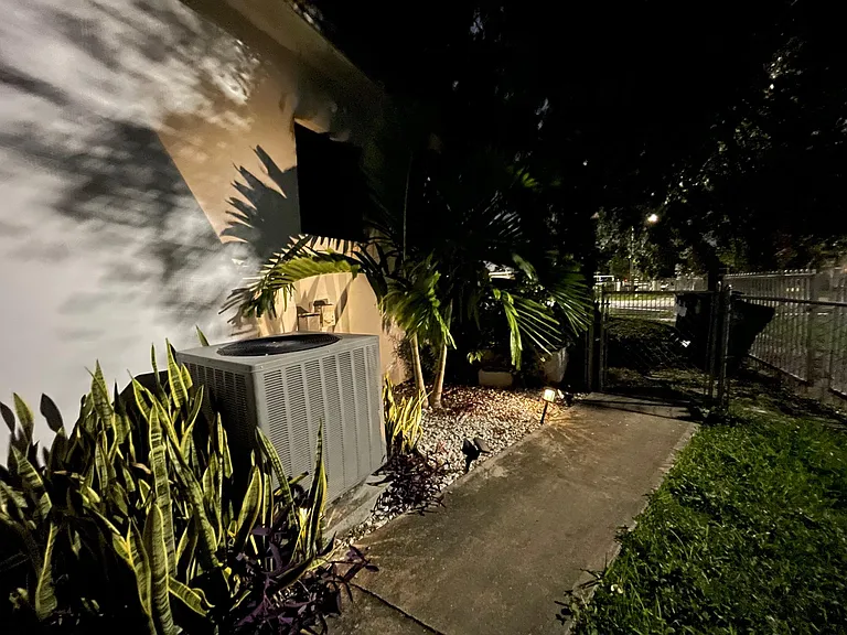 2900 SW 23rd St #2 — Photo 14