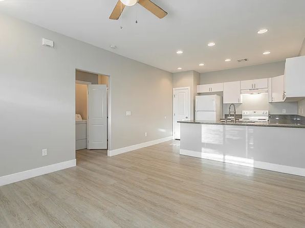 1681 S Dandelion St #3