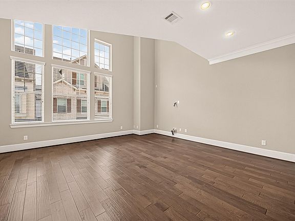 5th image of 8326 Ginger Oak St