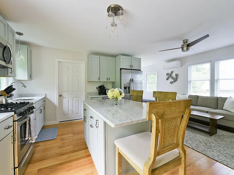 46 Maple St — Photo 4