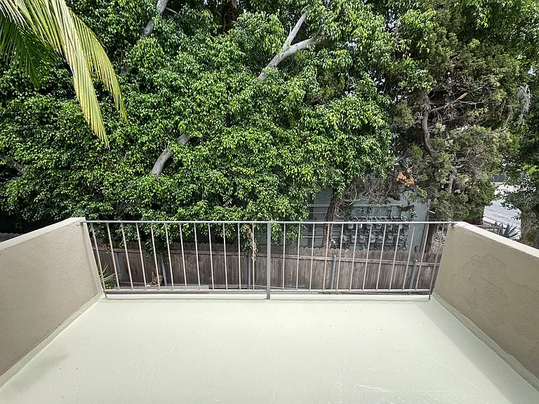 Primrose Ave — Photo 5